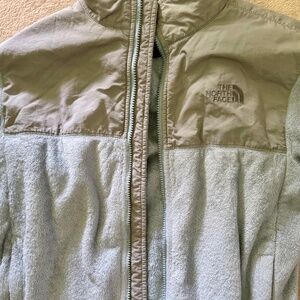 Powder. Mine North Face zip up